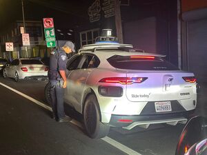 Беспилотный Jaguar своим нарушением поставил в тупик полицию Калифорнии