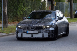 Прототип BMW M3 Neue Klasse с ДВС замечен на тестах с четырьмя выхлопами