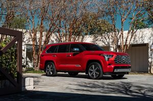Гигантский внедорожник Toyota Sequoia добрался до России по параллельному импорту