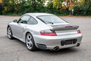 Владелец купил Porsche 911 Turbo 2002 года за рекордно низкую сумму на аукционе