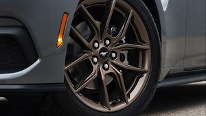 Электрический Mustang Mach-E обогнал классический Mustang по продажам в третьем квартале 2025