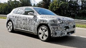 BMW готовит новое поколение электрического кроссовера iX1 с необычной решеткой