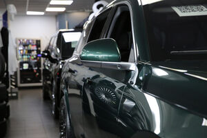 Продажи новых легковых автомобилей в России в сентябре 2025 года
