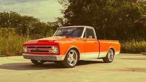 Реставрация Chevrolet C10 1968 года с мотором 350 V8 и ярким рестомодом