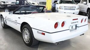 Редкий Corvette кабриолет с минимальным пробегом выставлен на продажу у дилера