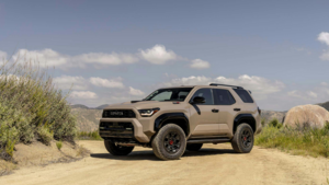 Новый Toyota 4Runner 2025 уже в России с огромной разницей в ценах у дилеров