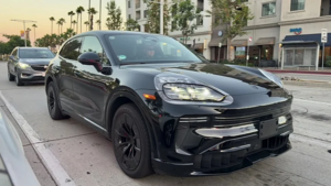 Электрический Porsche Cayenne 2026 замечен на финальных тестах в Лос-Анджелесе