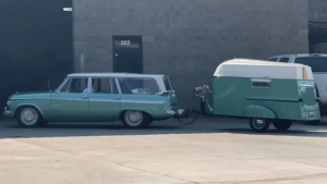Редкий универсал Studebaker Wagonaire 1963 года с прицепом Trailorboat удивляет сочетанием