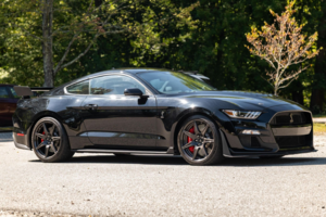 Редкий Ford Mustang Shelby GT500 2021 года с минимальным пробегом выставлен на продажу