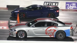 Dodge Charger Hellcat устроил гонку с Corvette E-Ray и BMW M2 на прямой
