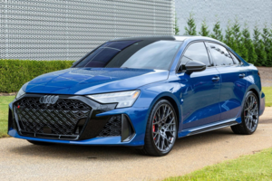 Почти новый Audi RS 3 2025 года выставлен на продажу после 4700 км
