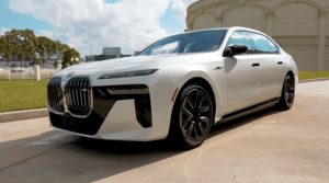 Мэнни Хошбин удивил всех покупкой BMW i7 M70 xDrive вместо гиперкара