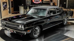 Редкий Plymouth Road Runner 1970 года в черном цвете удивляет коллекционеров