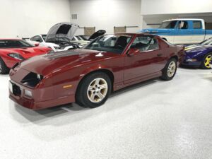 Редчайший Chevrolet Camaro IROC-Z 1989 года с пробегом 357 миль ушел с молотка
