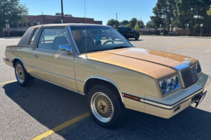 Редкий Chrysler LeBaron 1985 года ищет нового владельца без аукциона