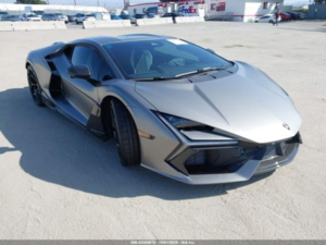 Разбитые Lamborghini Revuelto уже появились на вторичном рынке суперкаров