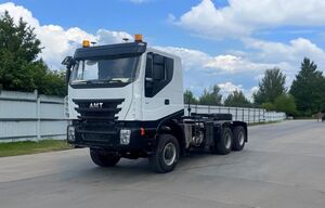 В России показали автономный тягач AMT 6x6 для сложных условий