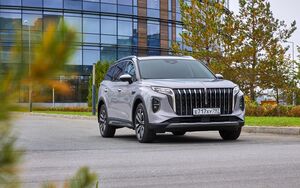 Премиальный кроссовер Hongqi HS7 в России: роскошь с оговорками и странная экономия