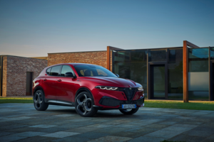Alfa Romeo представила обновленный кроссовер Tonale с новым турбомотором для США
