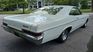 Редкий Chevrolet Impala 1966 года с пробегом 44 тысячи миль выставлен на продажу