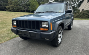Внучок продал Jeep Cherokee 1998 года, купленный бабушкой и дедушкой, за 1,4 млн рублей