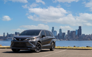 Toyota отзывает более 54 тысяч новых Sienna 2025 года из-за дефекта сварки сидений