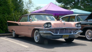 Уникальный Chrysler Saratoga 1957 года с редким Hemi и загадочным цветом