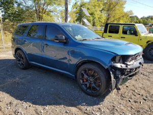 Dodge Durango SRT Hellcat 2024 с уцелевшим кузовом продают за копейки