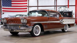 Редкий Pontiac Parisienne 1958 года с мотором Chevrolet найден в Канаде