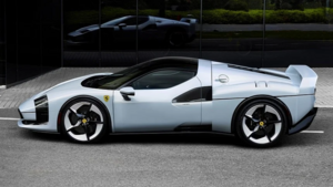 Ferrari представила уникальный SC40 в стиле легендарного F40 с гибридной начинкой