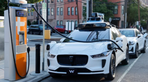 В США проверяют работу беспилотных такси Waymo рядом со школьными автобусами