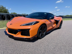 Редкий Chevrolet Corvette Z06 с дорогими опциями ушел с молотка дешевле нового