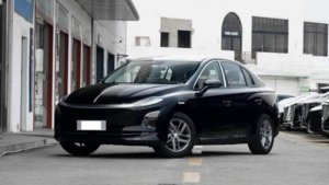 FAW представила Hongqi E-QM5 с быстрой заменой батареи по цене от 1,2 млн рублей