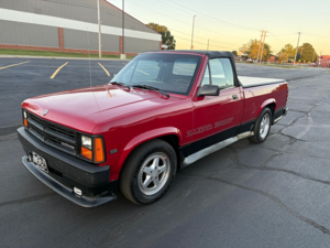 Редкий Dodge Dakota Sport 1989 года сменил владельца почти без пробега