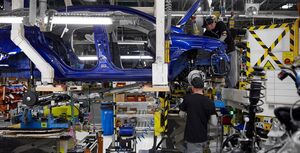 АвтоВАЗ сохранил сокращенную рабочую неделю до конца 2025 года и объяснил, почему это к лучшему