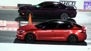 Tesla Model S Plaid проверила себя в гонке с тремя соперниками и удивила результатом
