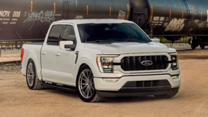 Ford F-150 Lariat удивил стильным занижением и новыми колесами Hyper Gunmetal