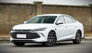 BYD Qin L DM-i 2026: запас хода более 2100 км и старт продаж в Китае