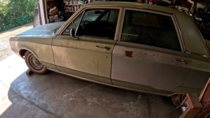 Отец и сын спасли редкий Chrysler 1968 года спустя почти 40 лет простоя