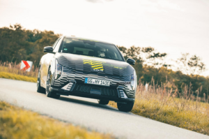 Kia EV4 GT 2026: первый взгляд на электрический хот-хэтч с акцентом на драйв