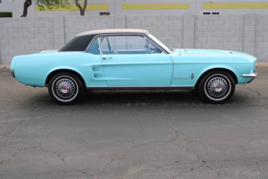 Редкий Ford Mustang 1967 года с минимальным пробегом продается без реставрации