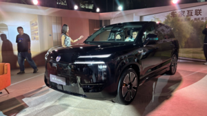 В Китае стартовали продажи нового Denza N8L – доступного конкурента Denza N9