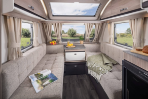 Swift Sprite Major 2026: доступный и стильный прицеп для путешествий с богатым оснащением