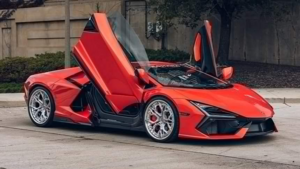 Lamborghini Revuelto: минималистичный тюнинг делает суперкар еще эффектнее