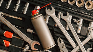 Чем нельзя смазывать скрипящий ремень двигателя и почему это опасно