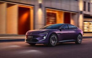 Новинки ноября: какие машины успели завезти до реформы утильсбора