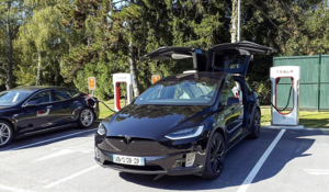Tesla Model X 2020 года: сколько стоит электрокроссовер спустя пять лет