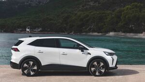 За рулём Mitsubishi Grandis 2025: городской гибрид без претензий на бездорожье