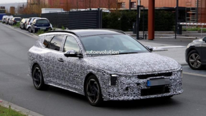 Kia готовит универсал K4 для Европы: свежие фото прототипа без камуфляжа