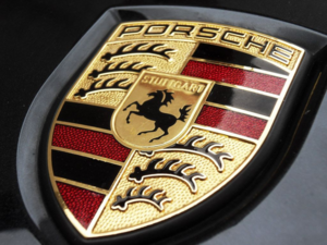 Как создавалась эмблема Porsche и почему она покрыта золотом